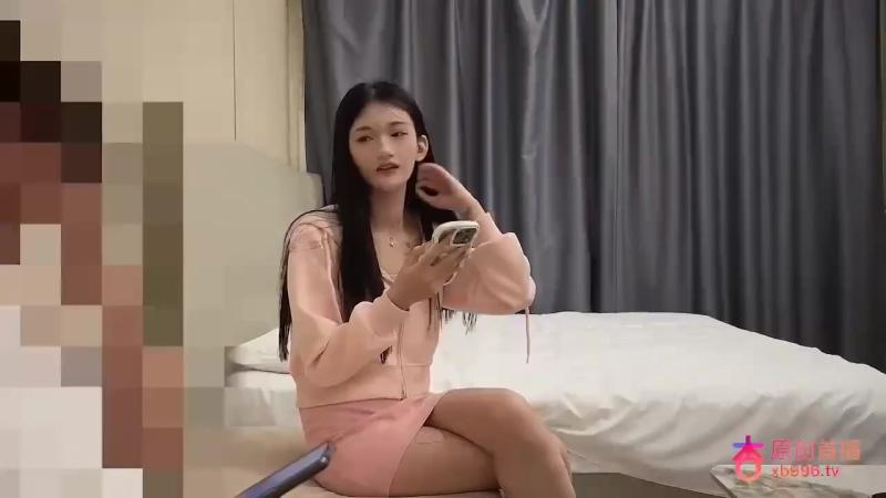 今天约的第一个妹子发现了摄像头，后面换地方又约了个清纯学生妹，刚兼职没多久还不太会，小穴都干红了 37分钟