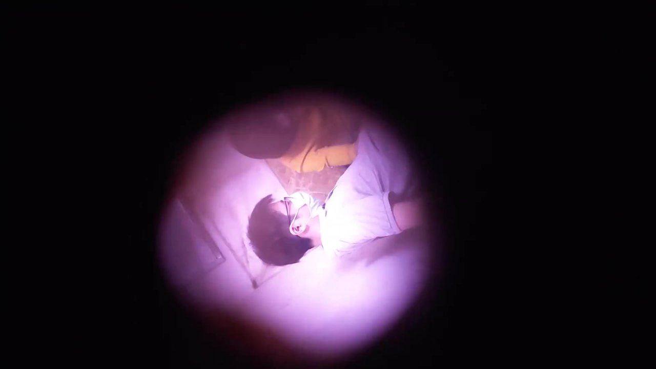 出租屋内偷拍 (4)