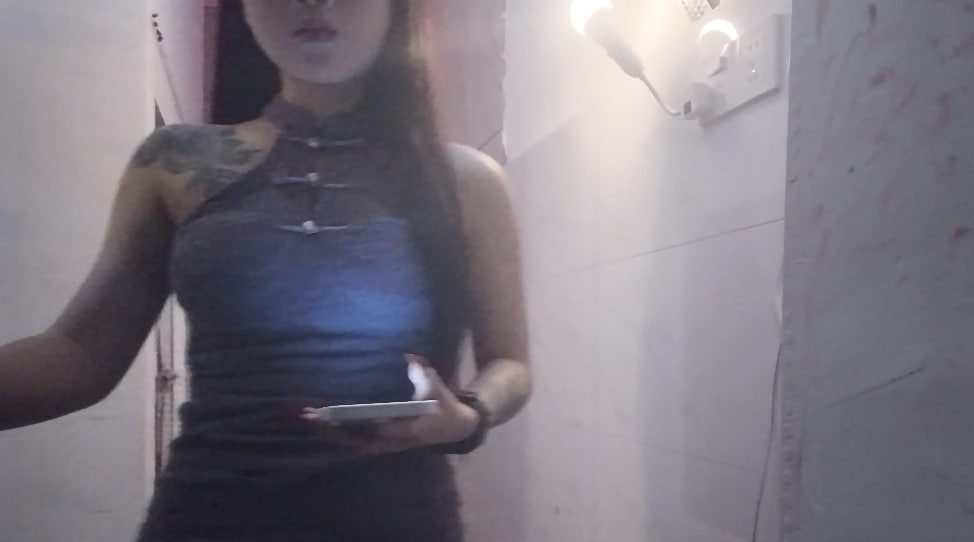 2025.09.22 找到一部去年丢失的存档 地点玉兰路 女孩子估计18岁左右 皮肤相当嫩 下面好紧 感觉没啥接客经验 今年再去好像没看到了
