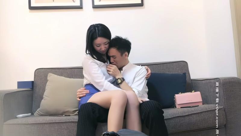 【午夜寻花】精品作之衬衣包臀裙 开战秒切夹子音也算反差小极品