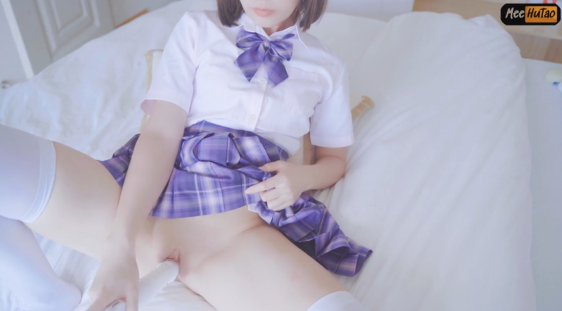国产网黄胡桃 JK制服,震动棒抽插自慰！整根塞满！好多水超级羞耻！会旋转的震动棒