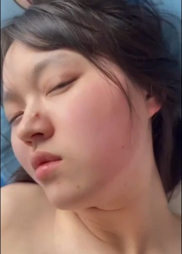 必须爆日肥臀巨乳的表妹一脸欠干的样子