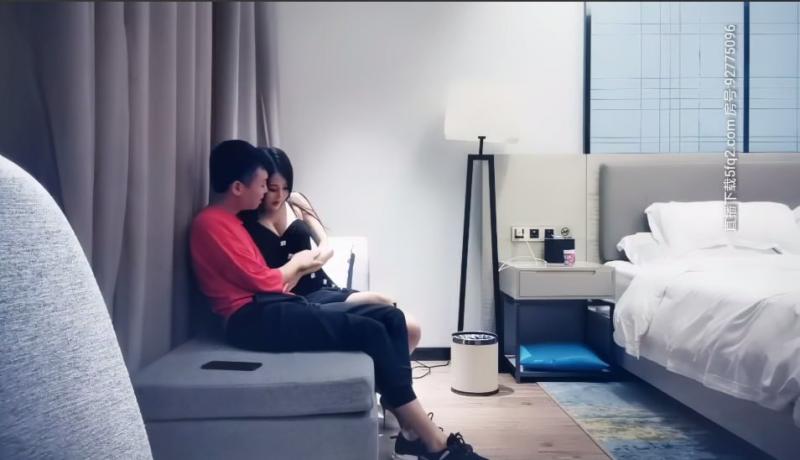 【9总探花】丰满少妇，穿上情趣装先振动棒玩弄，口交乳交勐操呻吟娇喘