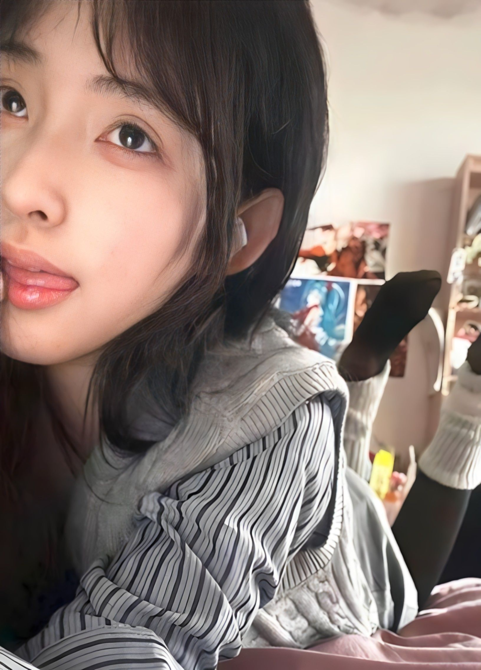 门事件 某平台网红女主播，掰开白嫩臀瓣，双腿跪地对着镜头展示好身材，线下温柔给金主口交舌舔龟头