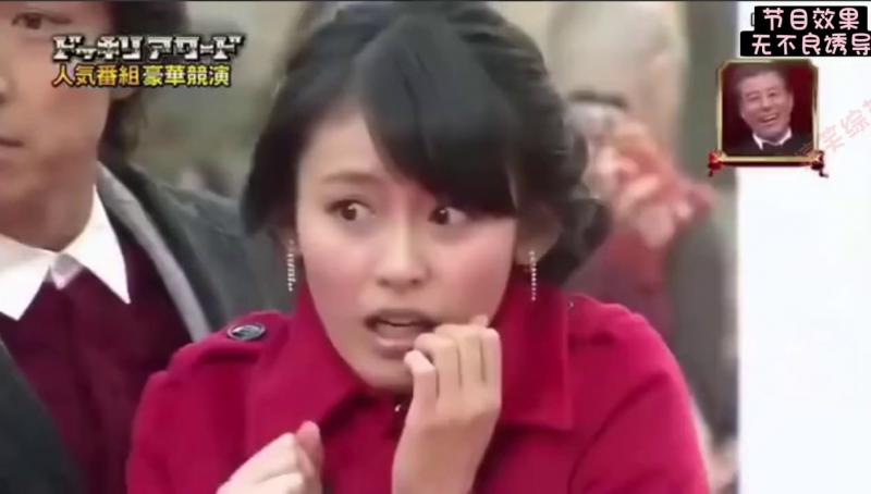 当你不小心将价值不菲的冰雕摔碎时 你会有什么反应？