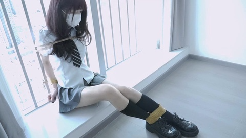 【龙隶】小清新居家JK妹妹，被上门检查煤气的哥哥用黄色胶带捆绑，堵嘴