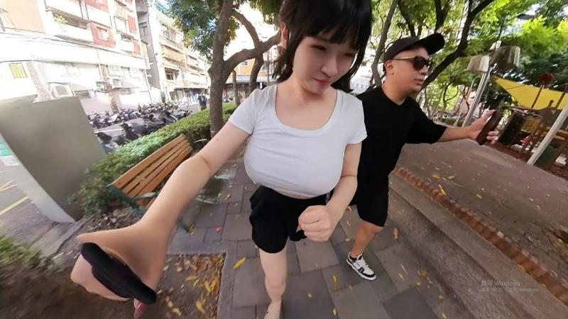 穿内衣跑步VS没穿内衣跑步：哪个比较快？--黑男邱比特