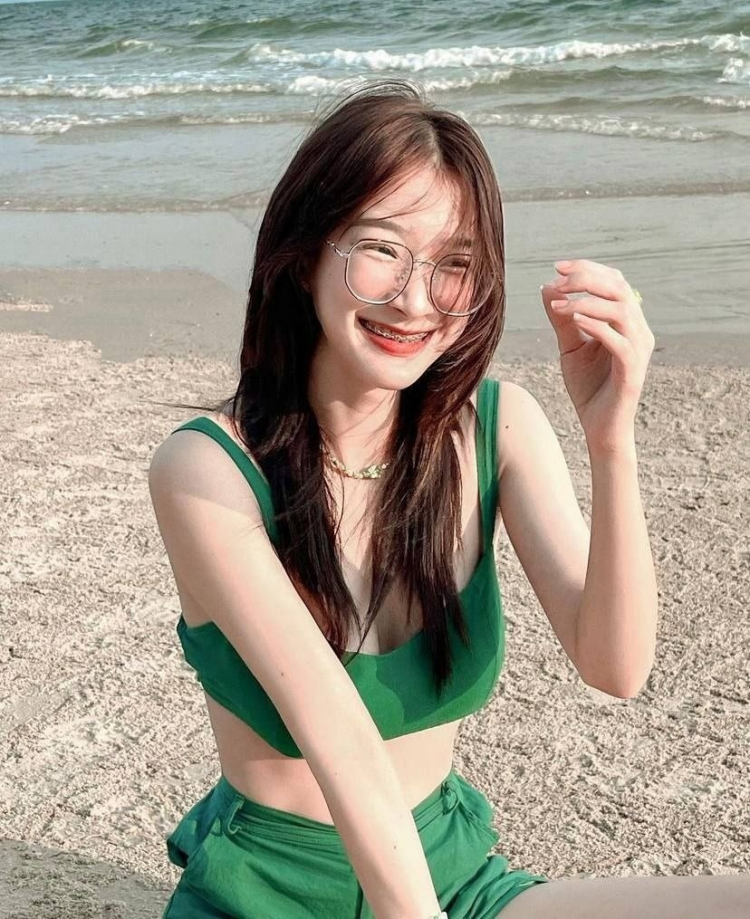 ig网红极品toola美女一对一 首漏奶子