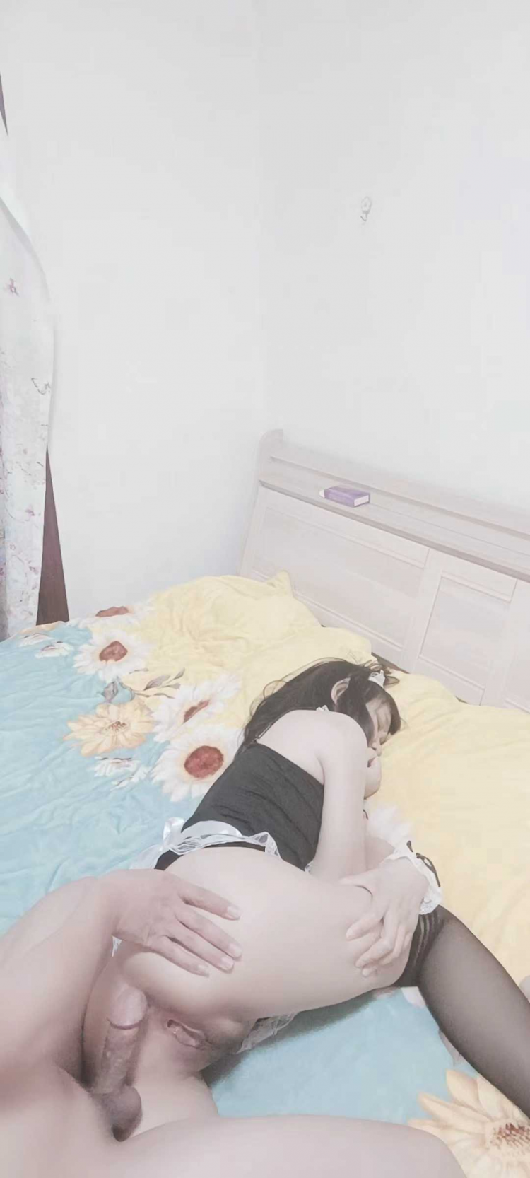 小表妹下面越用力水越多，好喜欢这样的表妹