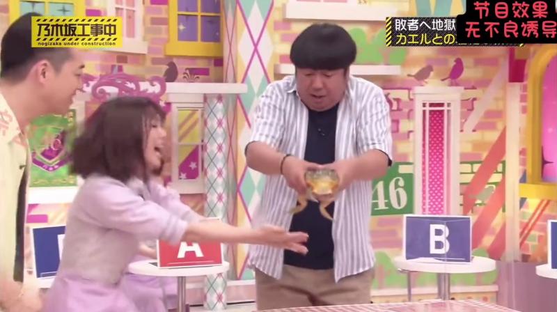 女艺人胆量比赛 徒手抓青蛙！！！
