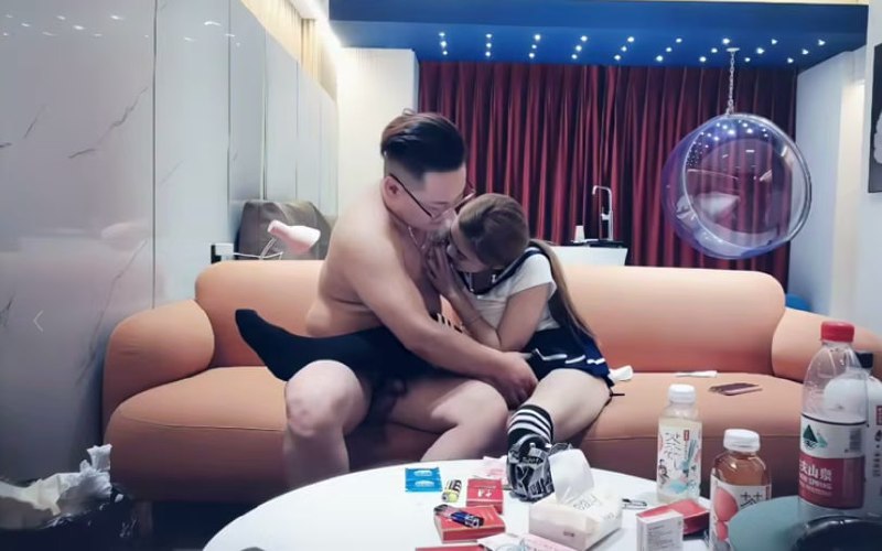 【赵总寻花】柔情似水小少妇，穿上制服玩反差