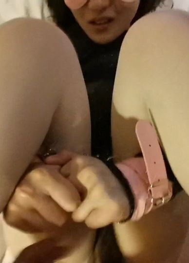 18岁女友醉酒瘫软在床被男友迷操暴插