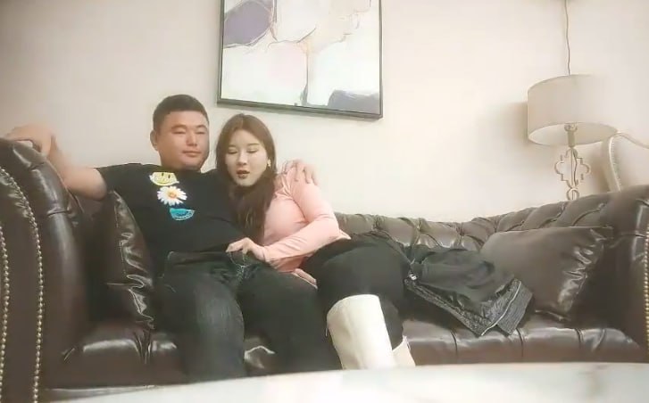 【69探花】网红脸丰满外围_舔奶摸逼69交抬腿大力抽插勐操呻吟