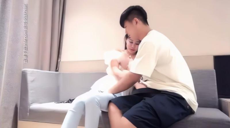 【小宝寻花】白衣牛仔裤甜美妹子，口交舔弄上位骑坐抽插，呻吟娇喘大声非常诱人