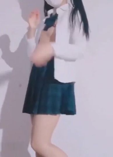 可爱双马尾萝莉淡奶酱r18宅舞，新人福利姬请多多支持~