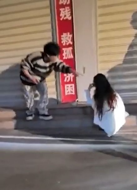 林黛玉最近的一个瓜是纯爱战士老白丫倒下，老白丫发现林黛玉出轨了！