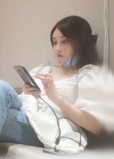 骚哥约了个网红整容脸的妹子，工作态度不行，各种挑刺。还玩起了地域高级感？