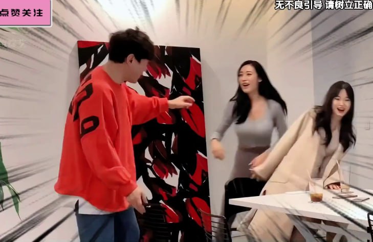 搞笑整蛊女闺蜜，把她妹妹拿下看她什么反应哈哈