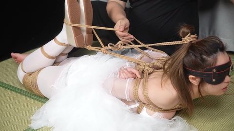 【象人工作室】人妻Miya-婚纱捆绑，大力揉胸，驷马耳光！