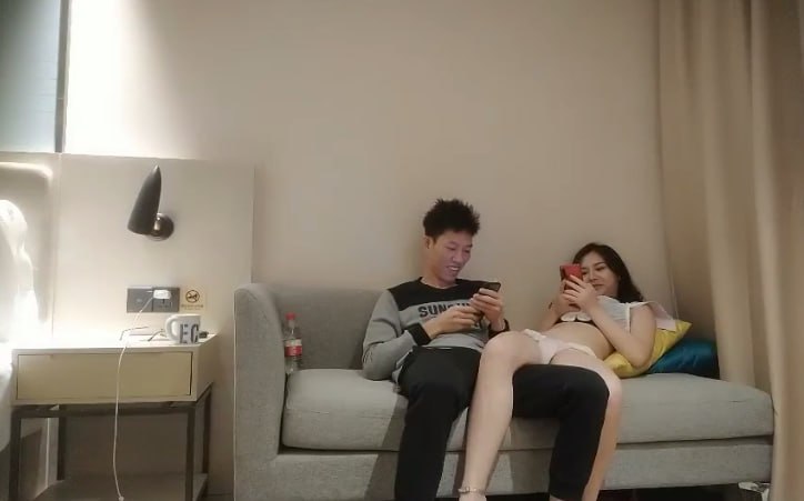 【鸭总侦探】能骚死人的少妇_沙发脱衣扣逼互舔勐操呻吟，很是诱惑喜欢不要错过