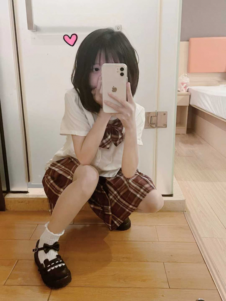 一个广州可约的中学生小姐姐牙刷自慰 - 我没K