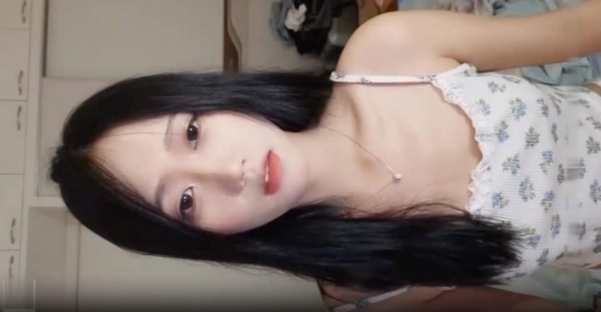 【重磅推荐】史上最清纯抖音网红终于脱了粉穴自慰且看且珍惜