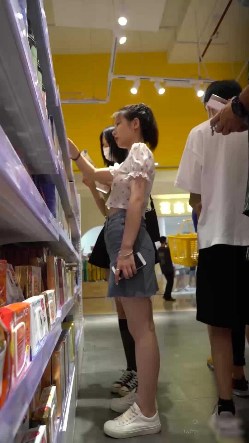 包臀牛仔裙浅蓝内裤！