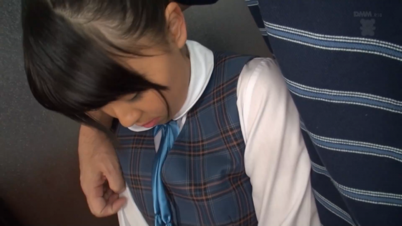 可爱初二美女学生妹，刚从夏威夷回来就被老师强奸破处