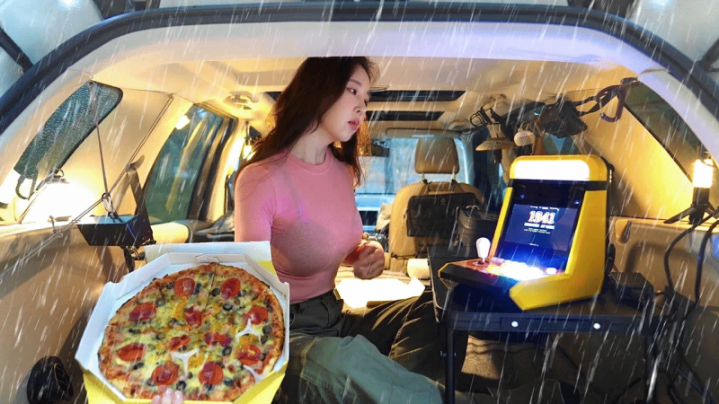雨中独自露营 ASMR ☔ 在车上吃饭睡觉玩游戏